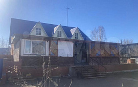 Кирпичное нежилое здание 